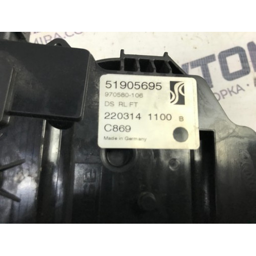 Замок дверной левый Fiat Punto 3 2005-2018 51858836